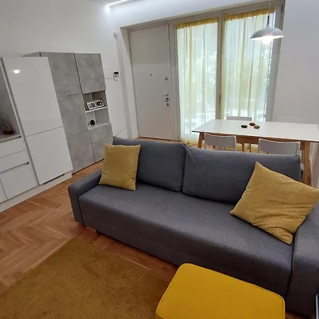 Moderno Tra Stazione E Loreto * Milán